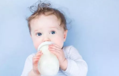 宝宝吃奶总扯乳头是什么原因?